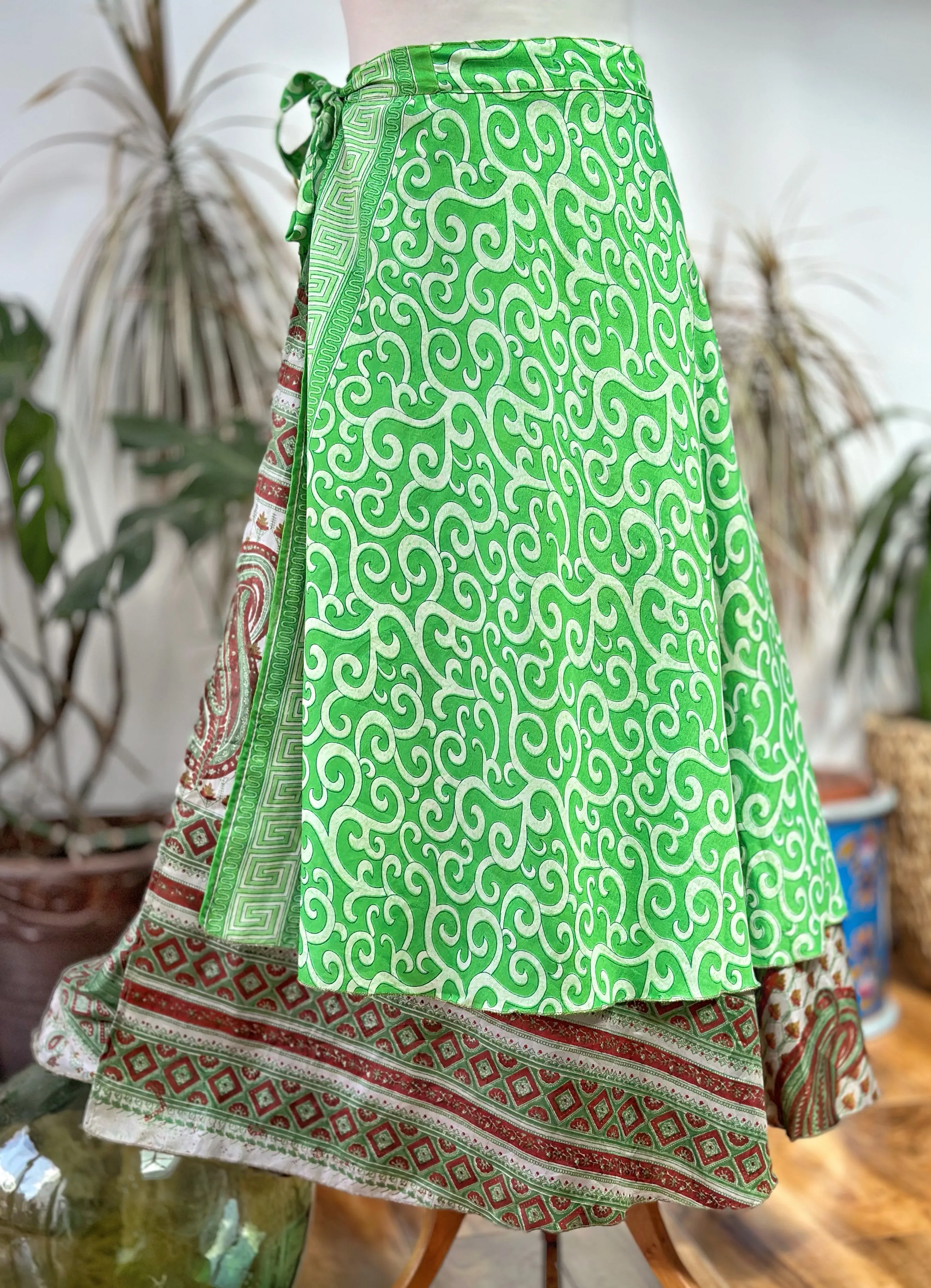 BEAUTIFUL GREEN SHANGRI-LA WRAP  SKIRT S / M / L (161)