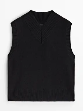 Black cashmere knitted vest