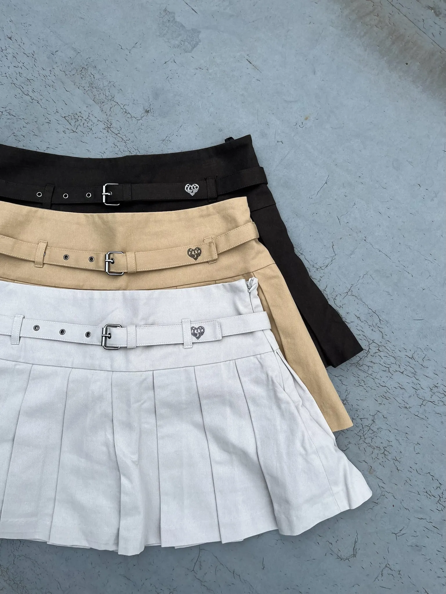 chino pleated skirt