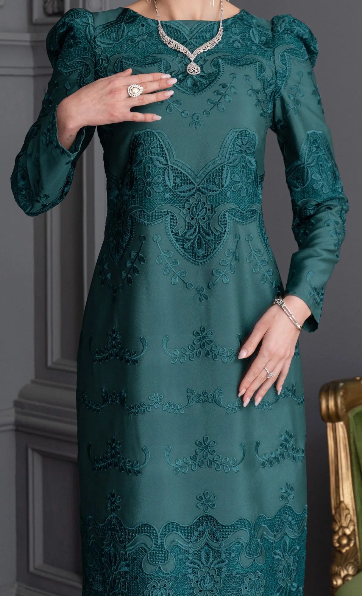 Debonair Kurung in Alpine Green