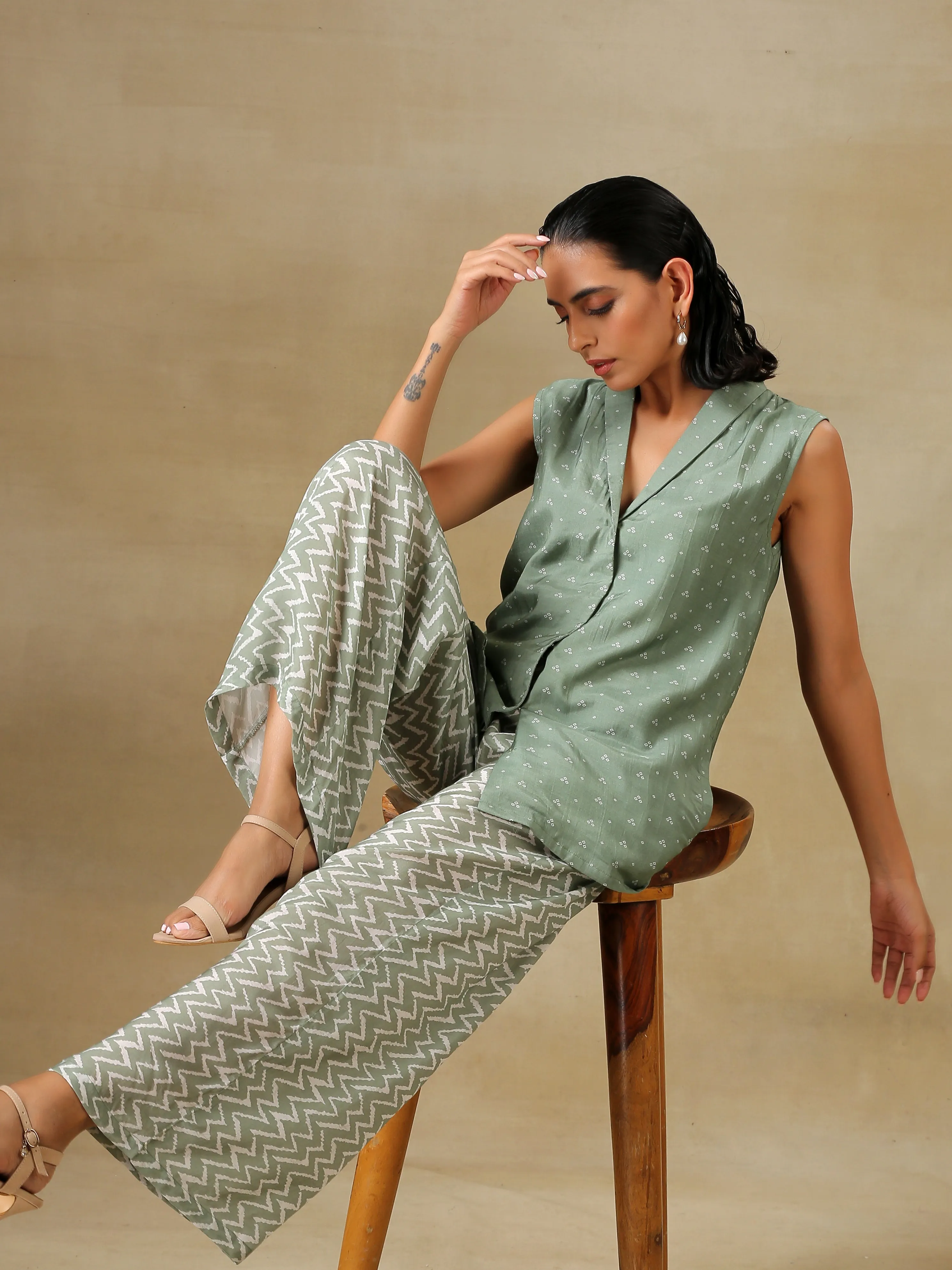 Light Green Bandhani Printed Silk Sleevesless Jacket Pant Set