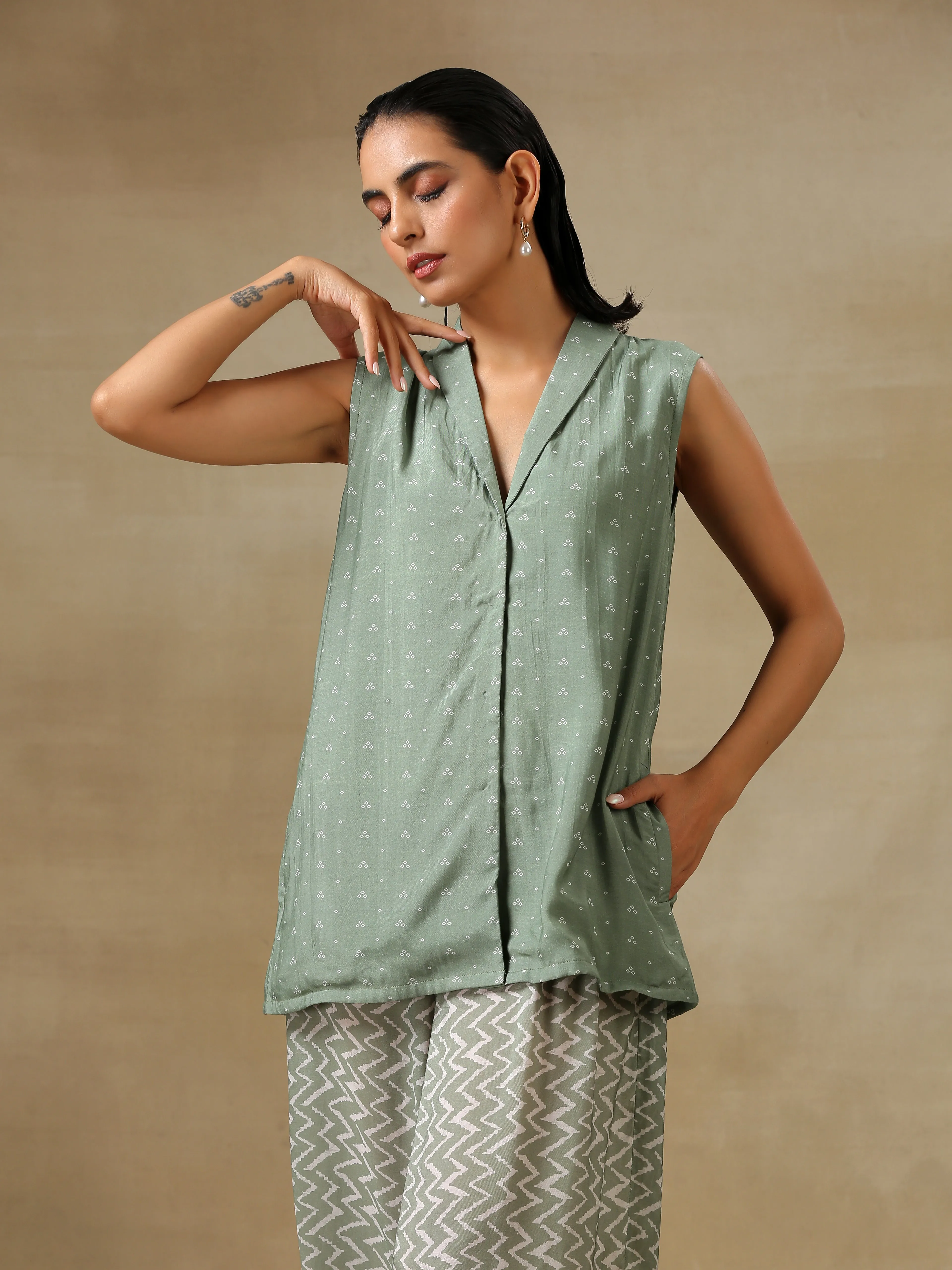 Light Green Bandhani Printed Silk Sleevesless Jacket Pant Set