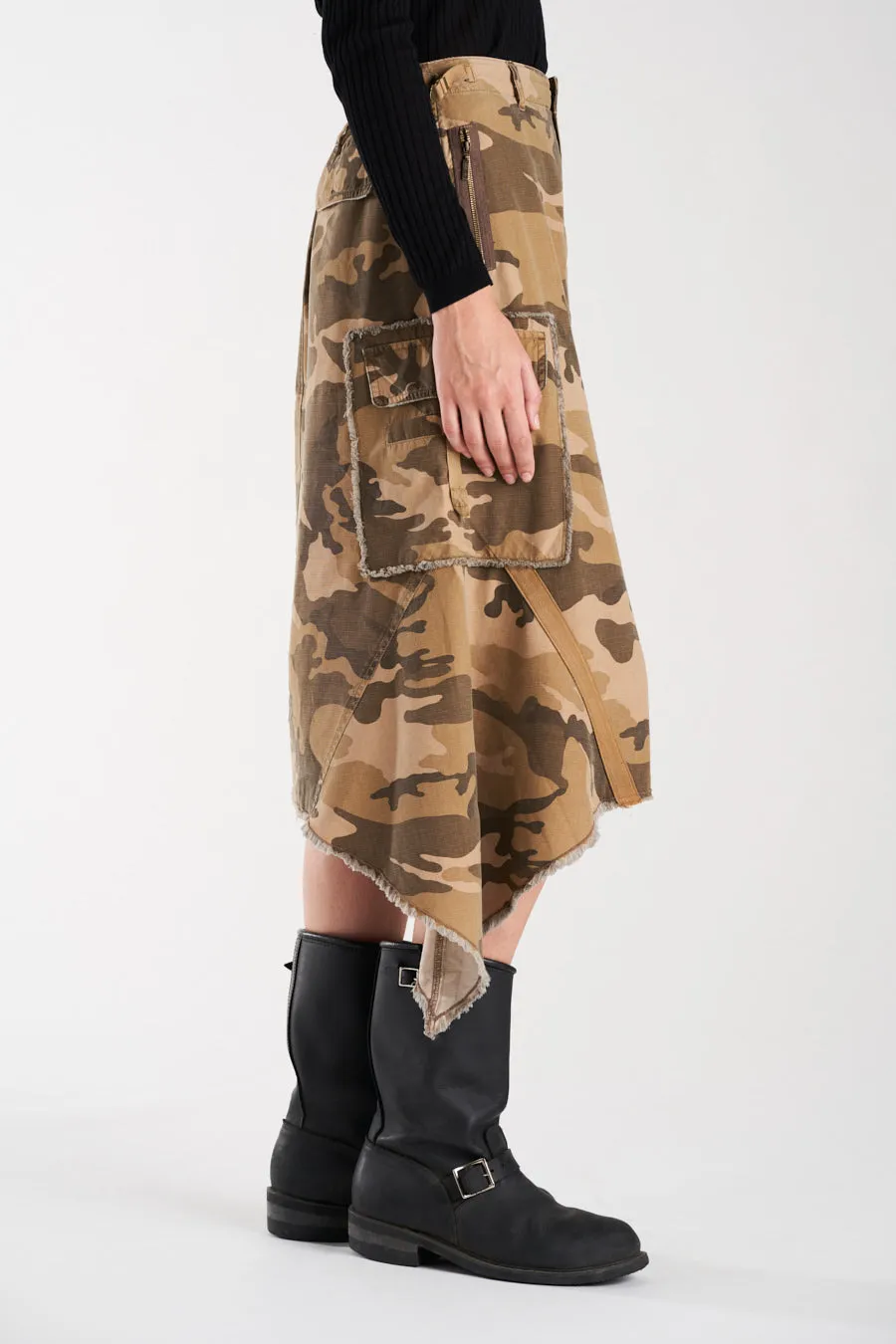 Silk sharkbite skirt in Sand Camo