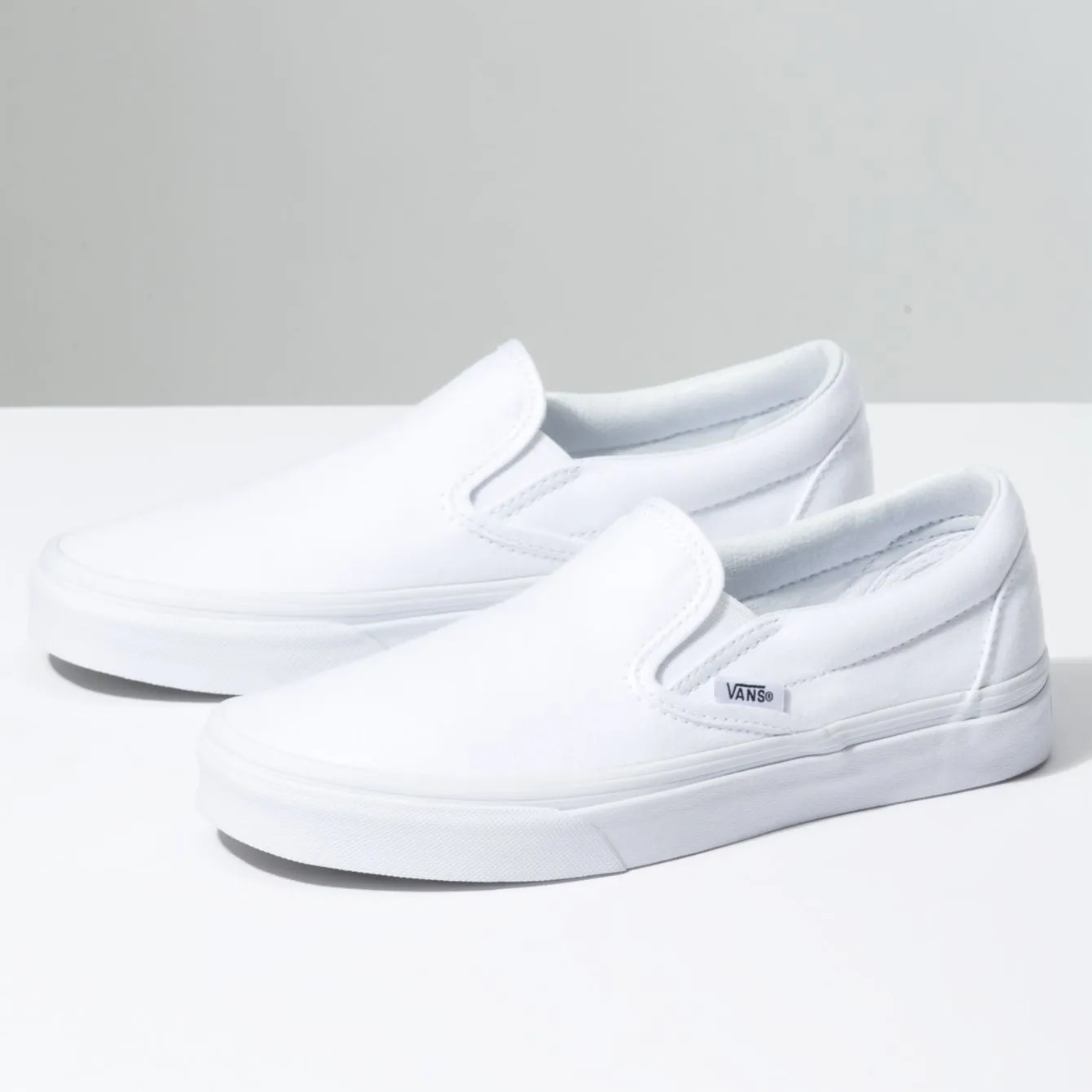 Vans Unisex Classic Slip-On Shoes - All White